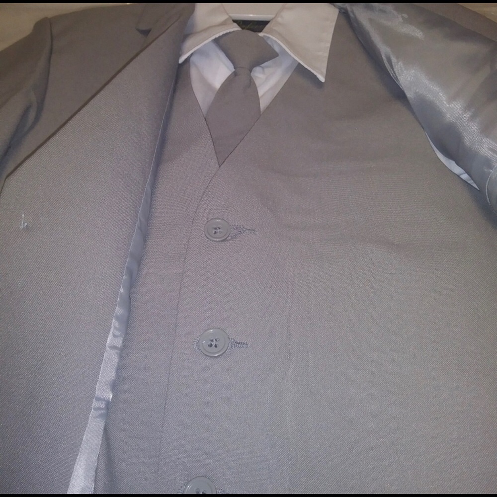 Boys 5 piece suit gray size 7